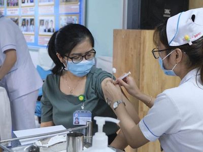 TPHCM chính thức rút ngắn khoảng cách 2 mũi vaccine AstraZeneca còn 6 tuần