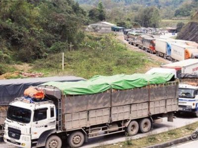 Lạng Sơn tạm dừng tiếp nhận hoa quả, xe chở hàng vẫn “nối đuôi” lên