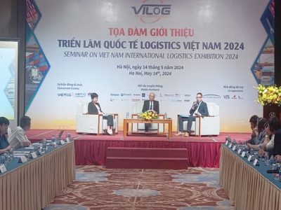 Ban tổ chức Triển lãm trả lời các ý kiến thắc mắc của doanh nghiệp và người tiêu dùng